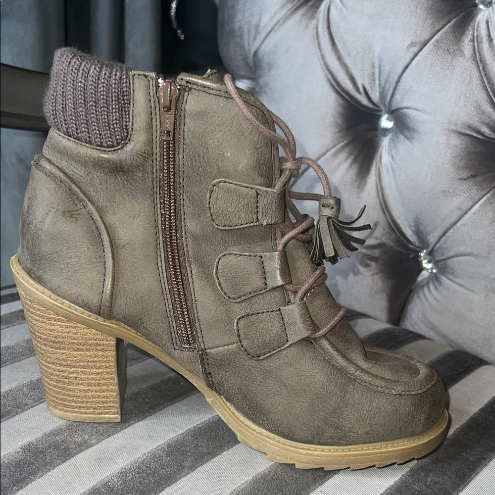 🧸 Cozy Chic: Mudd Knit-Trim Tassel Ankle Boots 🧸 - Picture 2 of 6